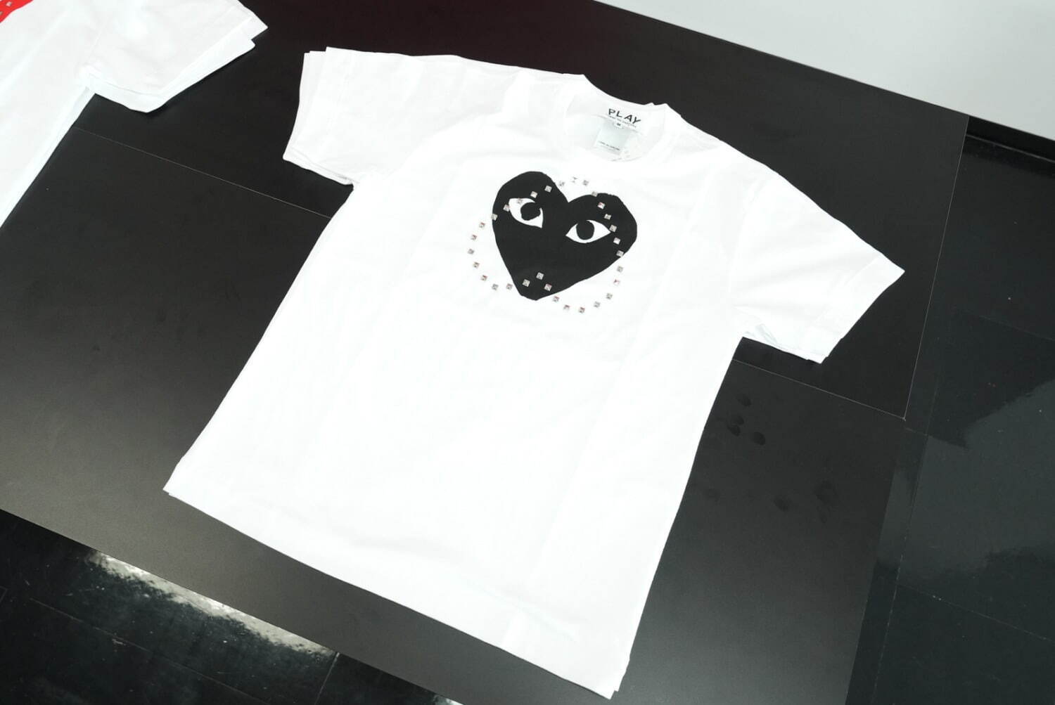 プレイ・コム デ ギャルソン“ハート”モチーフのTシャツ プレイ・コム デ ギャルソン“ハート”モチーフのTシャツ
