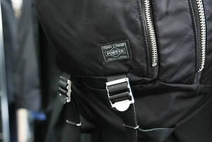 コム デ ギャルソン・オム×ポーターのメンズバッグ、体にぴったりフィットするナイロンボディバッグ|写真11