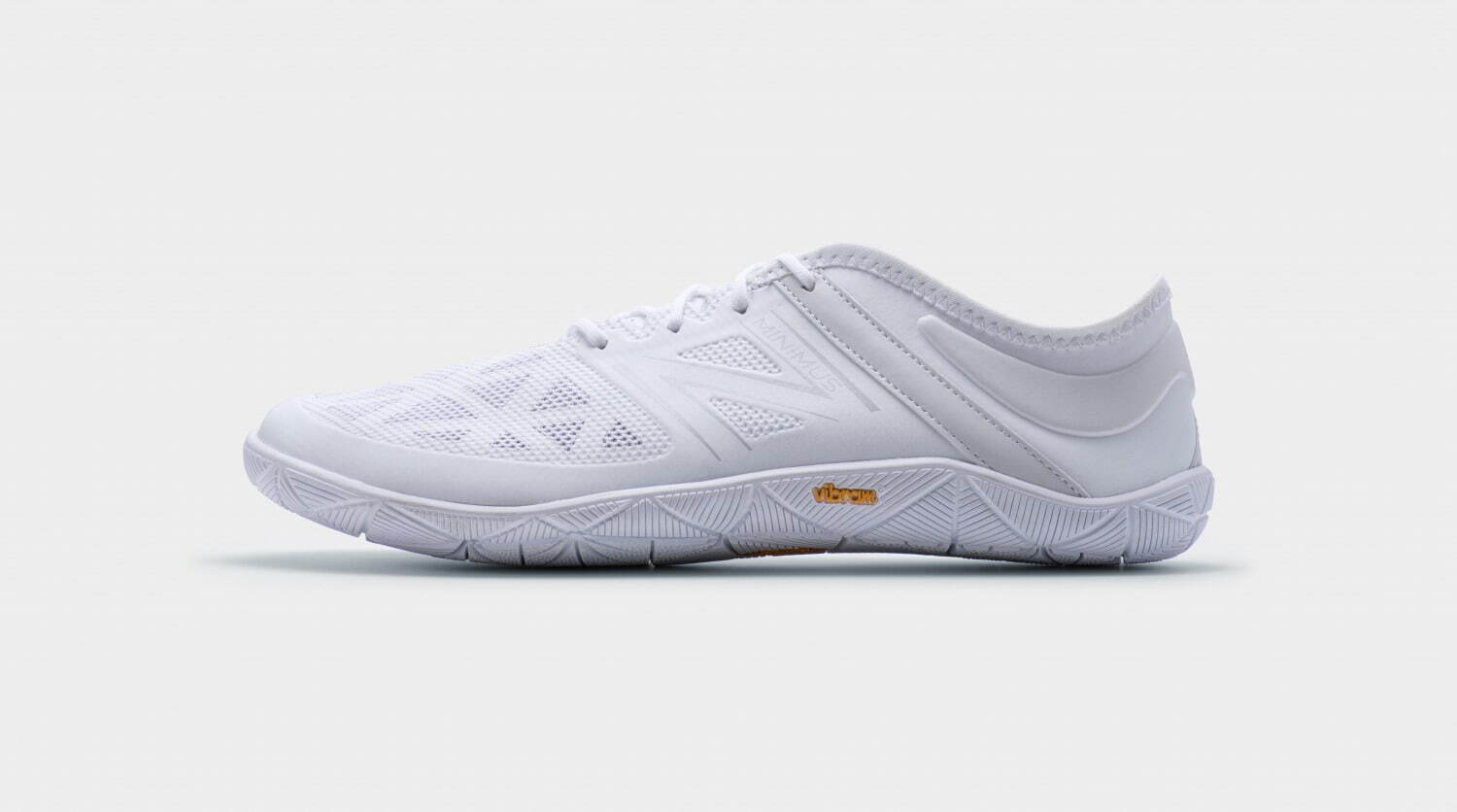 ジュンヤ ワタナベ マン×ニューバランスの白／黒スニーカー、“裸足に近い”ミニマルなシューズ｜写真20