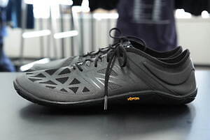 ジュンヤ ワタナベ マン×ニューバランスの白／黒スニーカー、“裸足に近い”ミニマルなシューズ｜写真6