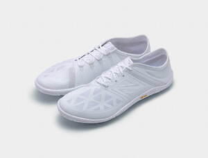 ジュンヤ ワタナベ マン×ニューバランスの白／黒スニーカー、“裸足に近い”ミニマルなシューズ｜写真19