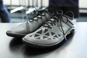 ジュンヤ ワタナベ マン×ニューバランスの白／黒スニーカー、“裸足に近い”ミニマルなシューズ｜写真8