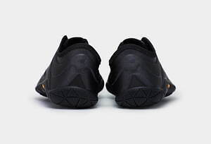 ジュンヤ ワタナベ マン×ニューバランスの白／黒スニーカー、“裸足に近い”ミニマルなシューズ｜写真17