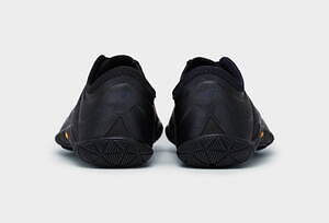 ジュンヤ ワタナベ マン×ニューバランスの白／黒スニーカー、“裸足に近い”ミニマルなシューズ｜写真24