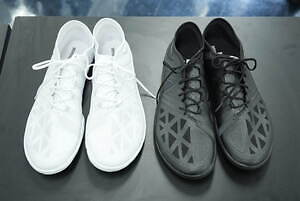 ジュンヤ ワタナベ マン×ニューバランスの白／黒スニーカー、“裸足に近い”ミニマルなシューズ｜写真2