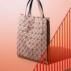 BAO BAO ISSEY MIYAKE ハンドバッグ BAO BAO ISSEY MIYAKE ビジュアルアーカイブ AW24 – isseymiyake.com