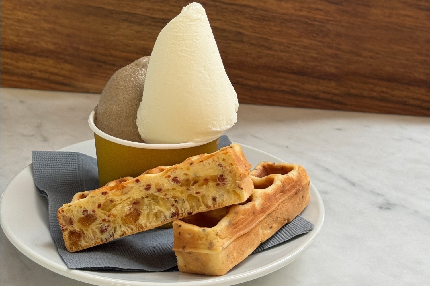 ブランマンジェ｜パリヤ デリカテッセン夏限定「焼きたてワッフル」ひんやりジェラート付きメニューも、青山本店で