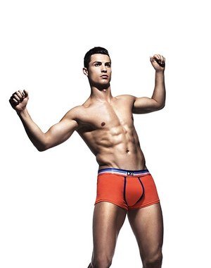 クリスティアーノ ロナウドの下着ブランド Cr7 から新作 世界7都市に巨大広告が出現 ファッションプレス