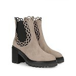 「レディースシューズ」2024年秋冬何履く？人気ブランドのおしゃれスニーカーやブーツ、パンプス｜写真45