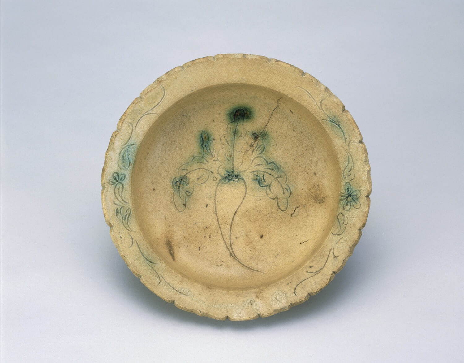 重要文化財 《黄瀬戸大根文輪花鉦鉢》 一口 桃山時代 相国寺蔵 ［通期展示］