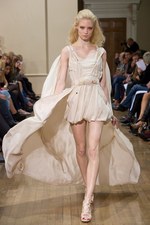 ジュリアン マクドナルドの華やかで繊細なコレクション　ロンドン・ファッション・ウィーク2011年春夏｜写真9