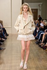 ジュリアン マクドナルドの華やかで繊細なコレクション　ロンドン・ファッション・ウィーク2011年春夏｜写真10