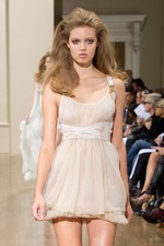 ジュリアン マクドナルドの華やかで繊細なコレクション　ロンドン・ファッション・ウィーク2011年春夏｜写真12