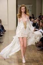 ジュリアン マクドナルドの華やかで繊細なコレクション　ロンドン・ファッション・ウィーク2011年春夏｜写真13