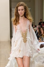 ジュリアン マクドナルドの華やかで繊細なコレクション　ロンドン・ファッション・ウィーク2011年春夏｜写真14