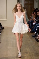 ジュリアン マクドナルドの華やかで繊細なコレクション　ロンドン・ファッション・ウィーク2011年春夏｜写真21