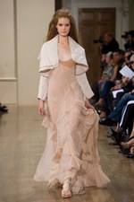 ジュリアン マクドナルドの華やかで繊細なコレクション　ロンドン・ファッション・ウィーク2011年春夏｜写真24