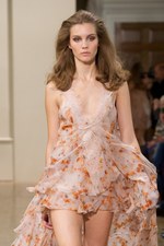 ジュリアン マクドナルドの華やかで繊細なコレクション　ロンドン・ファッション・ウィーク2011年春夏｜写真26