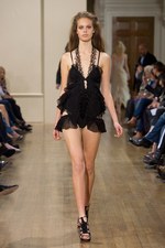 ジュリアン マクドナルドの華やかで繊細なコレクション　ロンドン・ファッション・ウィーク2011年春夏｜写真35