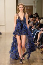 ジュリアン マクドナルドの華やかで繊細なコレクション　ロンドン・ファッション・ウィーク2011年春夏｜写真41