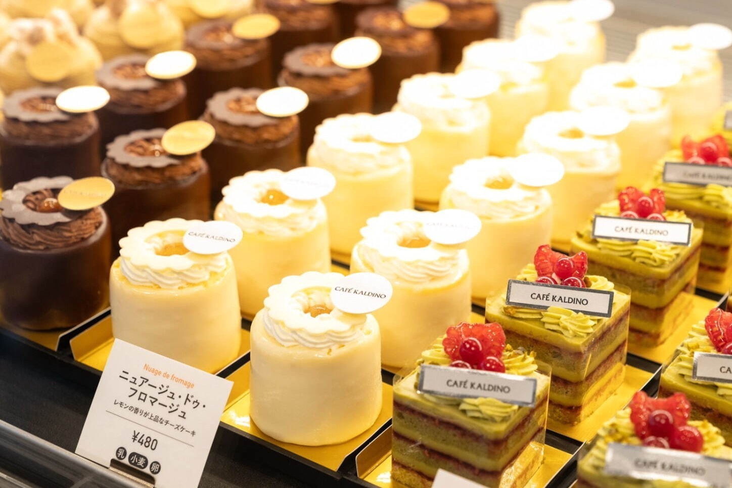 サヴァラン｜カルディ初のテイクアウトコーナー「カフェ＆ベイクス」渋谷サクラステージに誕生、ケーキ常時10種展開