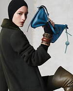 フェンディ×チュッパチャプスのレザーロリポップホルダー、キャンディの収納が可能なチャームやネックレス｜写真15