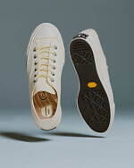 人気ブランドのおすすめメンズ白スニーカー2024、秋冬コーデに合わせたい新作シューズ｜写真10