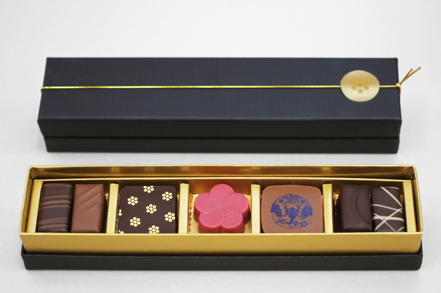 美術館｜岡田美術館とピエール・エルメ・パリのショコラアソート、イスパハンをイメージした“花型”チョコなど