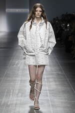 エルマンノ シェルヴィーノ 2025年春夏コレクション - テーラリングで解放する新たな女性像｜写真3