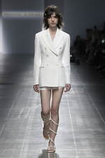 エルマンノ シェルヴィーノ 2025年春夏コレクション - テーラリングで解放する新たな女性像｜写真7