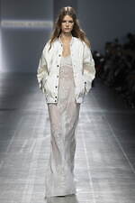 エルマンノ シェルヴィーノ 2025年春夏コレクション - テーラリングで解放する新たな女性像｜写真14