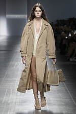 エルマンノ シェルヴィーノ 2025年春夏コレクション - テーラリングで解放する新たな女性像｜写真17