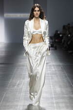 エルマンノ シェルヴィーノ 2025年春夏コレクション - テーラリングで解放する新たな女性像｜写真18