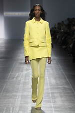 エルマンノ シェルヴィーノ 2025年春夏コレクション - テーラリングで解放する新たな女性像｜写真25