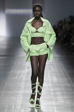 エルマンノ シェルヴィーノ 2025年春夏コレクション - テーラリングで解放する新たな女性像｜写真26