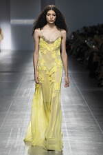 エルマンノ シェルヴィーノ 2025年春夏コレクション - テーラリングで解放する新たな女性像｜写真27