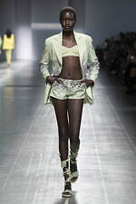 エルマンノ シェルヴィーノ 2025年春夏コレクション - テーラリングで解放する新たな女性像｜写真28