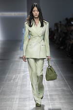 エルマンノ シェルヴィーノ 2025年春夏コレクション - テーラリングで解放する新たな女性像｜写真31