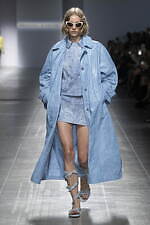 エルマンノ シェルヴィーノ 2025年春夏コレクション - テーラリングで解放する新たな女性像｜写真32