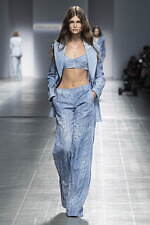 エルマンノ シェルヴィーノ 2025年春夏コレクション - テーラリングで解放する新たな女性像｜写真39