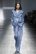 エルマンノ シェルヴィーノ 2025年春夏コレクション - テーラリングで解放する新たな女性像｜写真41