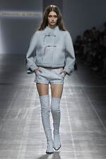 エルマンノ シェルヴィーノ 2025年春夏コレクション - テーラリングで解放する新たな女性像｜写真44