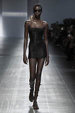 エルマンノ シェルヴィーノ 2025年春夏コレクション - テーラリングで解放する新たな女性像｜写真48