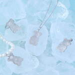 Q-pot.のテディベアグミ型アクセサリー、“まるで氷”な透明感のハードなベアグミ×パールのネックレス｜写真4