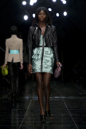 バーバリー プローサム(BURBERRY PRORSUM)、2011年春夏ウィメンズコレクション|写真18