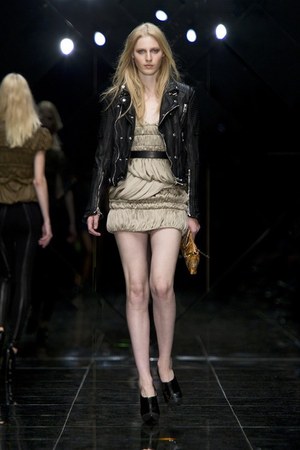 バーバリー プローサム(BURBERRY PRORSUM)、2011年春夏ウィメンズコレクション|写真25
