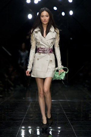 バーバリー プローサム(BURBERRY PRORSUM)、2011年春夏ウィメンズコレクション|写真33