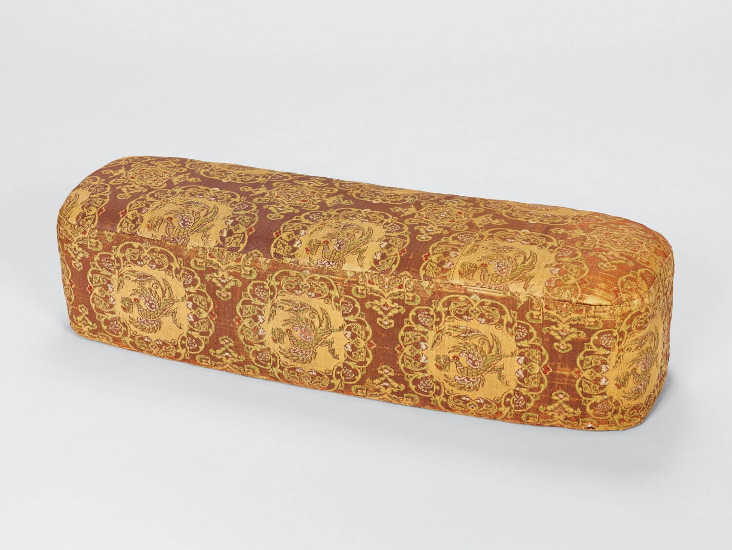 北倉 《紫地鳳形錦御軾》