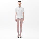 ドレスドアンドレスド、“フロントにロゴパッチ”Tシャツ＆“表裏を反転”ブリーフパンツ｜写真1