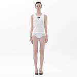 ドレスドアンドレスド、“フロントにロゴパッチ”Tシャツ＆“表裏を反転”ブリーフパンツ｜写真13